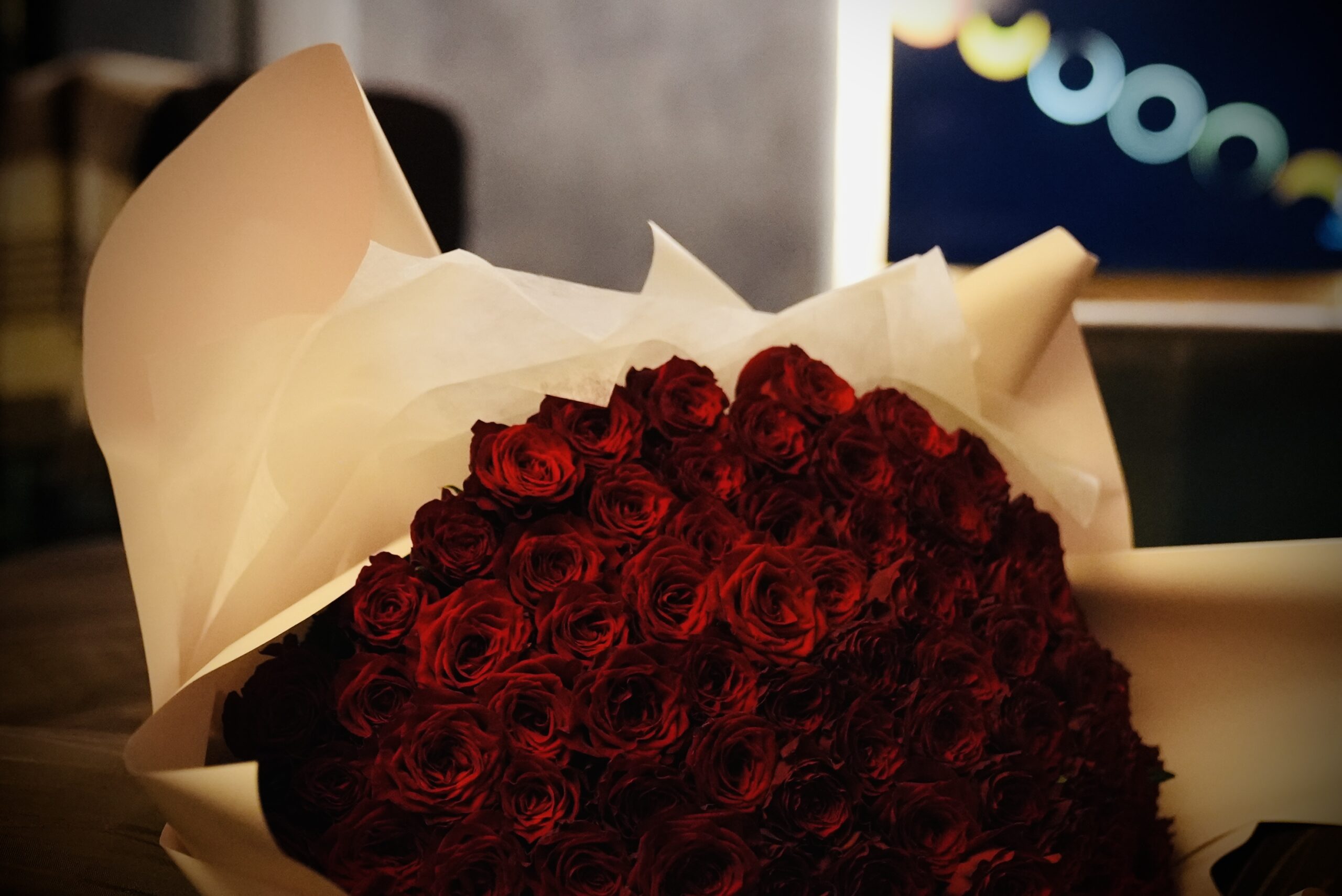 夕景とともに高まるディナータイムの空気(イメージ)