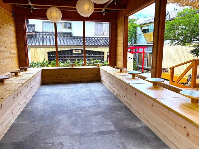 足湯カフェ湯布院の足湯イメージ（差し替え）