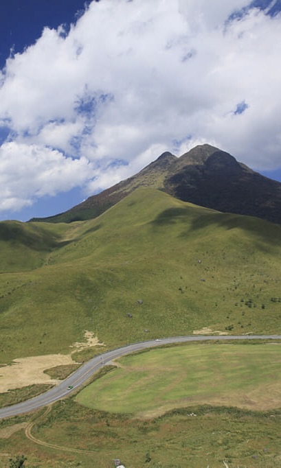 福岡から湯布院へ車で向かうドライブイメージ